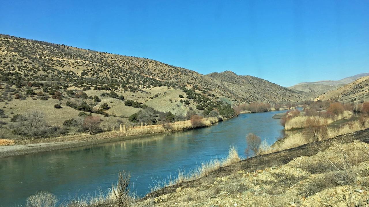 Aussicht aus dem Ostexpress auf den Euphrat Aussicht aus dem Ostexpress auf den Euphrat