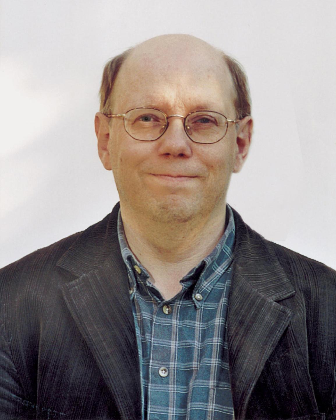 Porträtaufnahme des Germanisten und Perry-Rhodan-Autors Hartmut Kasper/Wim Vandemaan. Porträtaufnahme des Germanisten und Perry-Rhodan-Autors Hartmut Kasper/Wim Vandemaan.