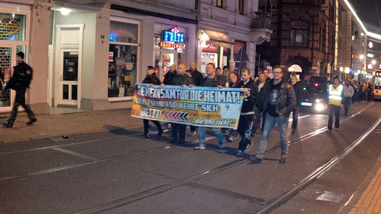 Der Protestzug "Schwerin wehrt sich" zieht immer mal wieder durch die Landeshauptstadt Der Protestzug "Schwerin wehrt sich" zieht immer mal wieder durch die Landeshauptstadt