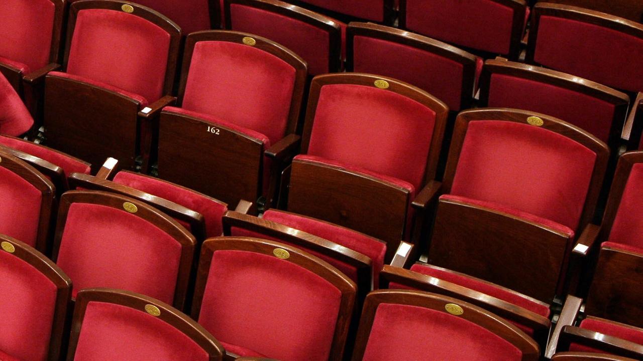 Rote Theaterstühle Rote Theaterstühle