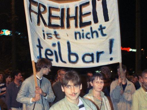 Etwa 300.000 Menschen demonstrieren am Montag den 23.10.1989 in Leipzig für Reformen und demokratische Erneuerung in der DDR. 