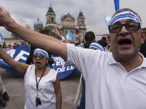 Menschen in Guatemala protestieren gegen die Entscheidung, das Mandat der Internationale Kommission zur Bekämpfung der Straflosigkeit in Guatemala nicht zu verlängern.