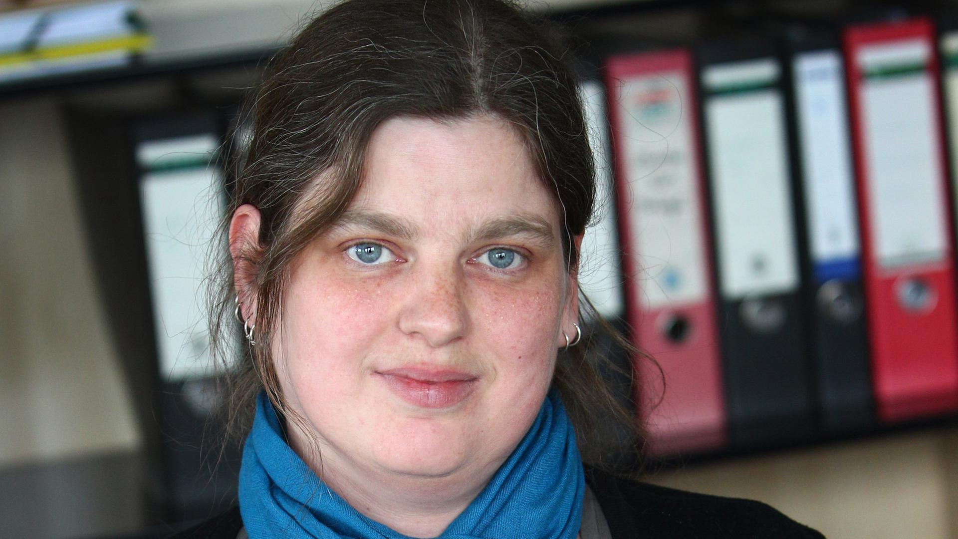 Die Historikerin Petra Ney-Hellmuth: Sie hat an der Universität Würzburg eine Doktorarbeit mit dem Titel "Der Fall Anneliese Michel – Kirche, Justiz, Presse" geschrieben. Aufnahme vom April 2014 Die Historikerin Petra Ney-Hellmuth: Sie hat an der Universität Würzburg eine Doktorarbeit mit dem Titel "Der Fall Anneliese Michel – Kirche, Justiz, Presse" geschrieben. Aufnahme vom April 2014