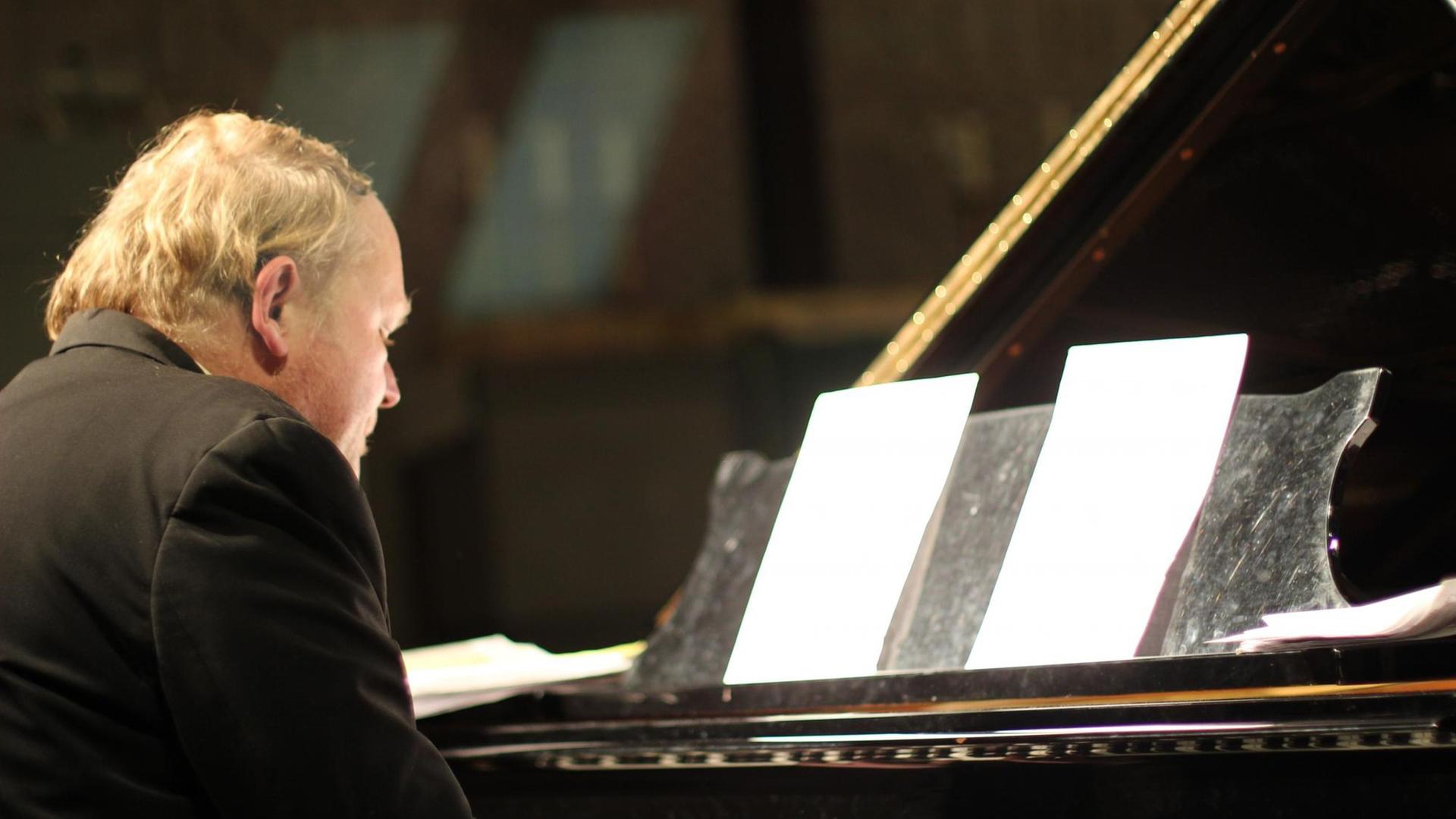 Der Pianist Ekkehard Wölk und sein Projekt "Luther in Jazz" Der Pianist Ekkehard Wölk und sein Projekt "Luther in Jazz"
