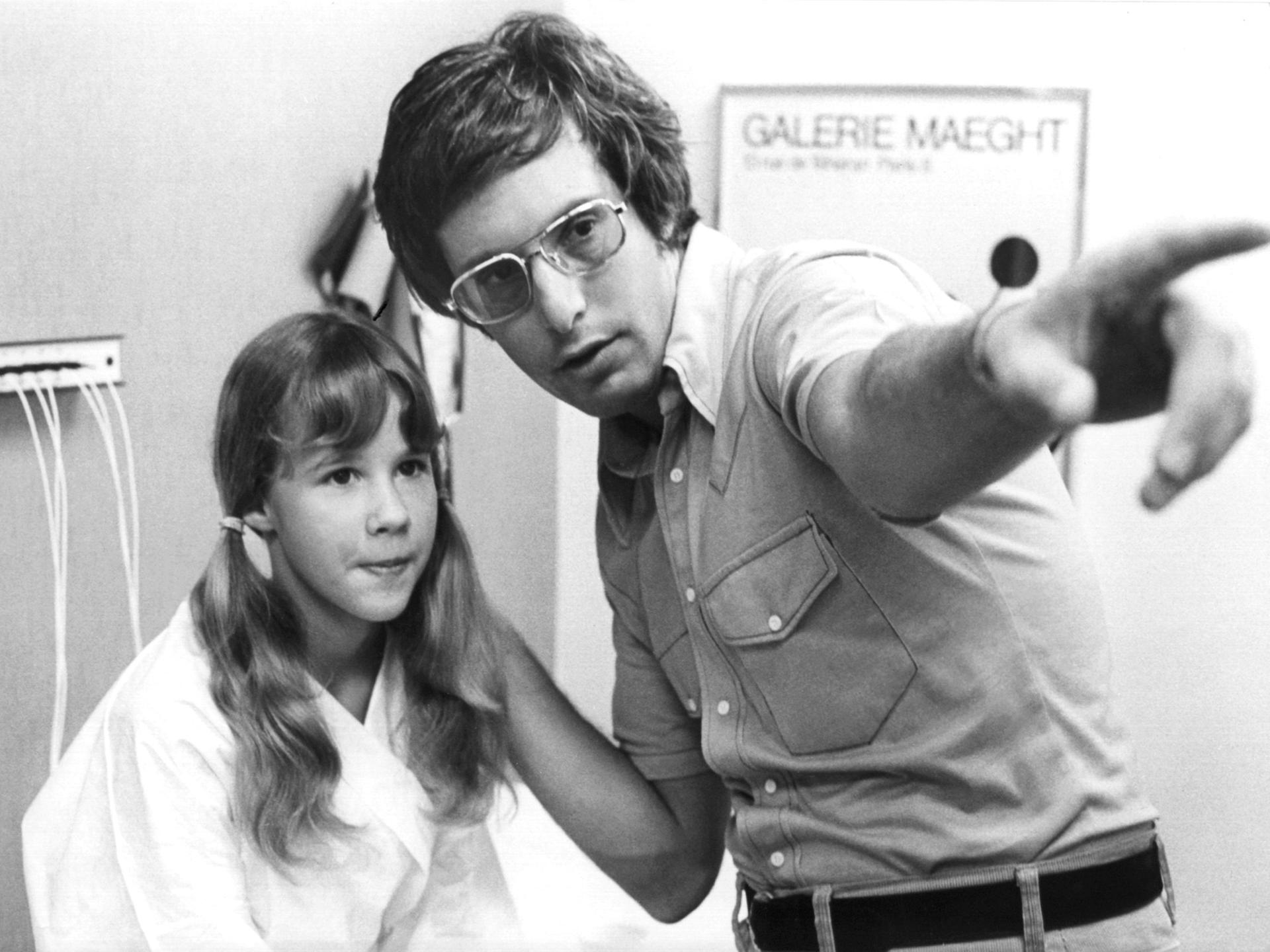 Regisseur William Friedkin und Hauptdarstellerin Linda Blair 1973 am Set des Films "Der Exorzist".