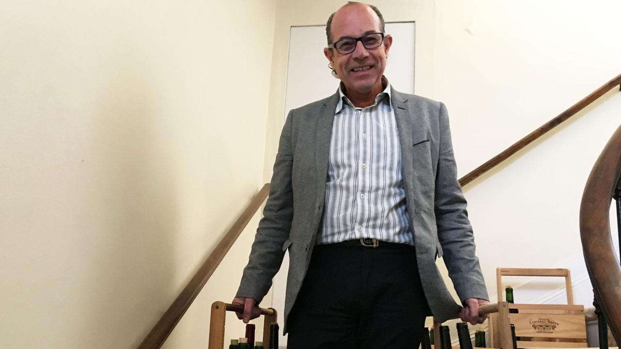 Hubert Lagrue vermittelt als Courtier zwischen Weinproduzenten und Weinhändlern. Hubert Lagrue vermittelt als Courtier zwischen Weinproduzenten und Weinhändlern.