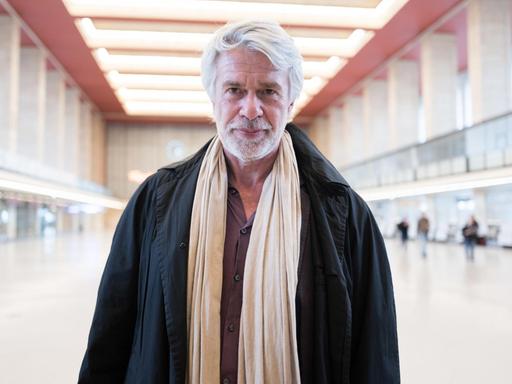 Chris Dercon, neuer Intendant der Berliner Volksbühne, auf dem Flughafen Tempelhof in Berlin