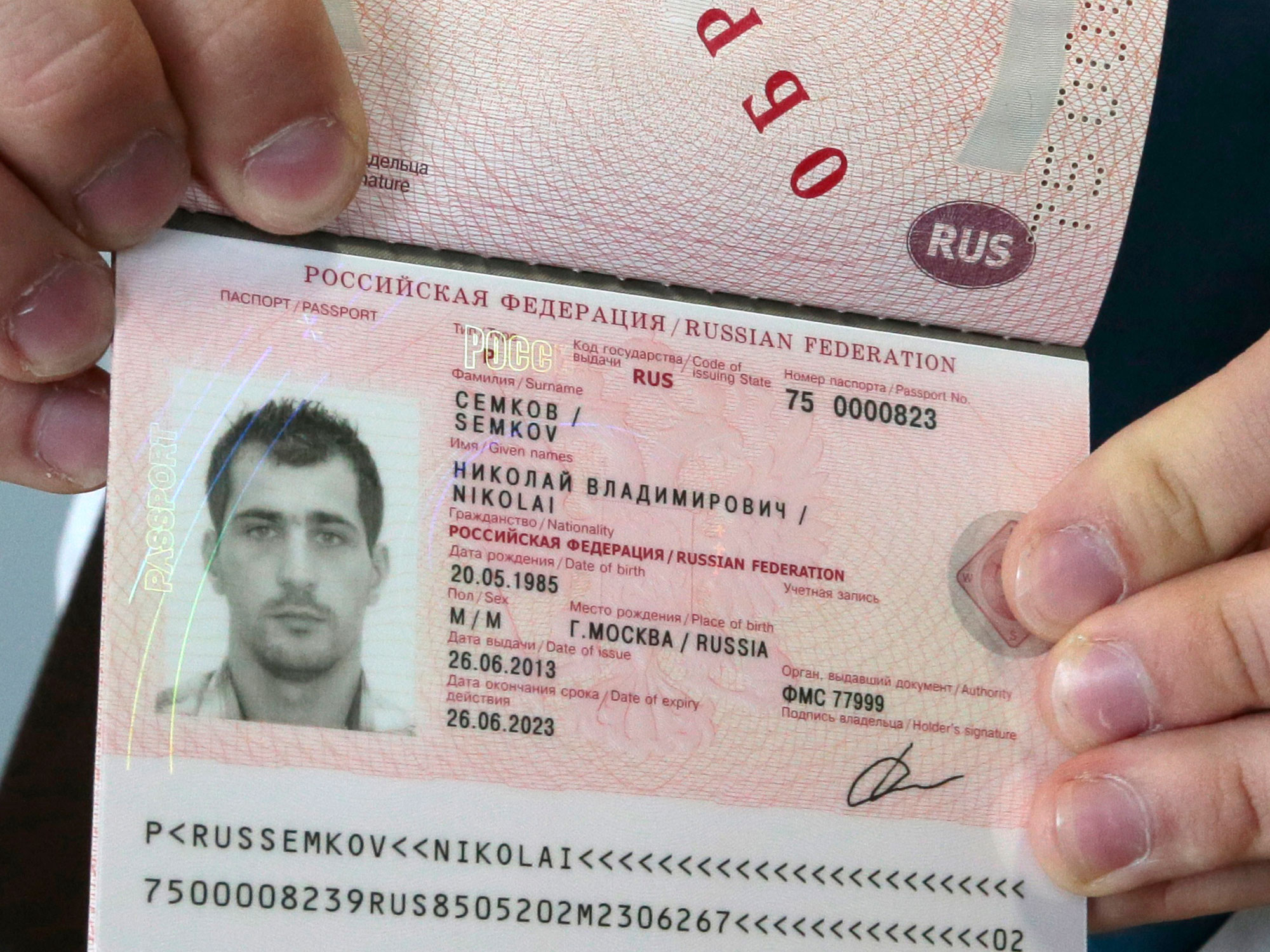 Ukraine-Konflikt - Passpflicht für Russen bei der Einreise ...