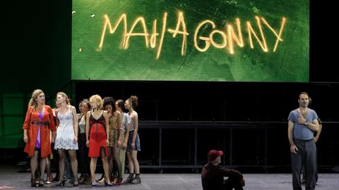 Kurt Weills "Aufstieg und Fall der Stadt Mahagony" in der Inszenierung von Ivo Van Hove im Rahmen des Festival d'Aix 2019