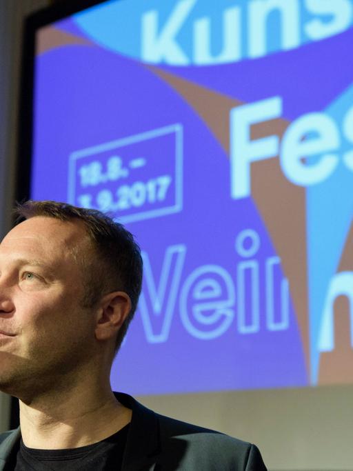 Christian Holtzhauer, Künstlerischer Leiter des Weimarer Kunstfest, spricht am 25.04.2017 während der Programmvorstellung für das Kunstfest in Weimar (Thüringen). Das Festival wird am 18.08. eröffnet und läuft bis zum 03.09.