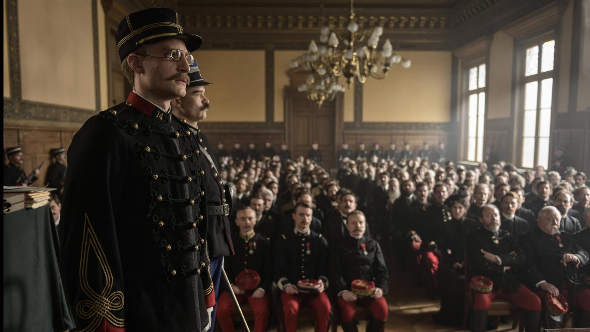 Eine Filmszene aus Roman Polanskis Film "Intrige". Eine Filmszene aus Roman Polanskis Film "Intrige".