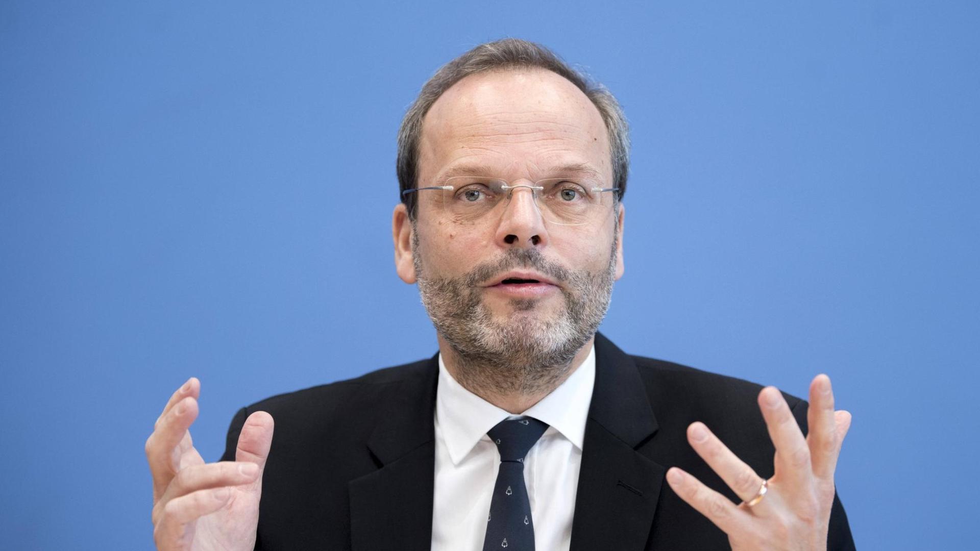 Felix Klein, Beauftragter der Bundesregierung für jüdisches Leben in Deutschland und den Kampf gegen Antisemitismus, während der Bundespressekonferenz zum Thema Juedisches Leben in Deutschland - 21.01.2020 Felix Klein, Beauftragter der Bundesregierung für jüdisches Leben in Deutschland und den Kampf gegen Antisemitismus, während der Bundespressekonferenz zum Thema Juedisches Leben in Deutschland - 21.01.2020