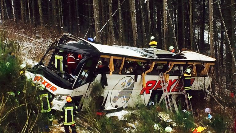 Hessen - Vier Tote Bei Busunfall | Deutschlandfunk.de