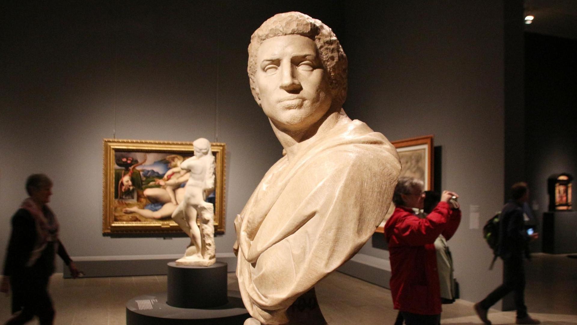 Die Marmorbüste «Brutus» von Michelangelo Buonarroti, aufgenommen am 06.11.2017 im Metropolitan Museum in New York (USA). Das New Yorker Museum widmet dem italienischen Renaissance-Künstler eine umfassende Ausstellung seiner Werke unter dem Titel: «Michelangelo: Divine Draftsman & Designer». Die Schau ist vom 13.11.2017 bis 12. Februar 2018 zu sehen. Die Marmorbüste «Brutus» von Michelangelo Buonarroti, aufgenommen am 06.11.2017 im Metropolitan Museum in New York (USA). Das New Yorker Museum widmet dem italienischen Renaissance-Künstler eine umfassende Ausstellung seiner Werke unter dem Titel: «Michelangelo: Divine Draftsman & Designer». Die Schau ist vom 13.11.2017 bis 12. Februar 2018 zu sehen.