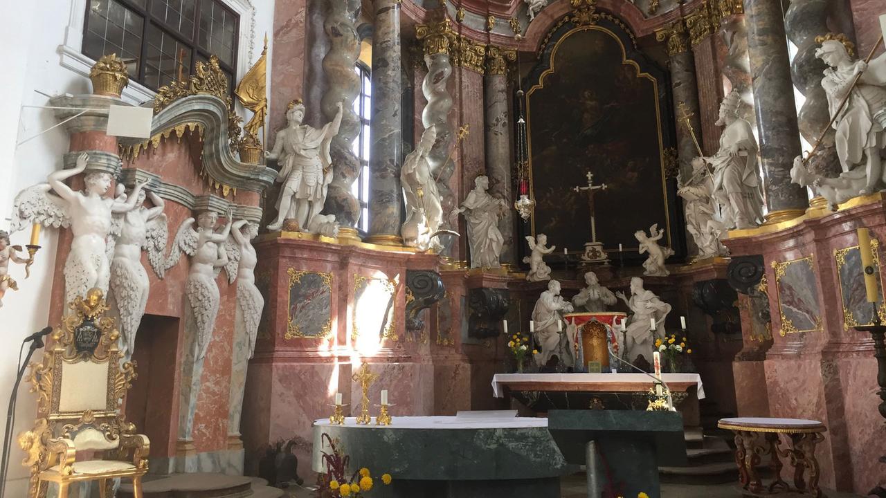 Blick in die Stiftskirche St. Mariä Blick in die Stiftskirche St. Mariä