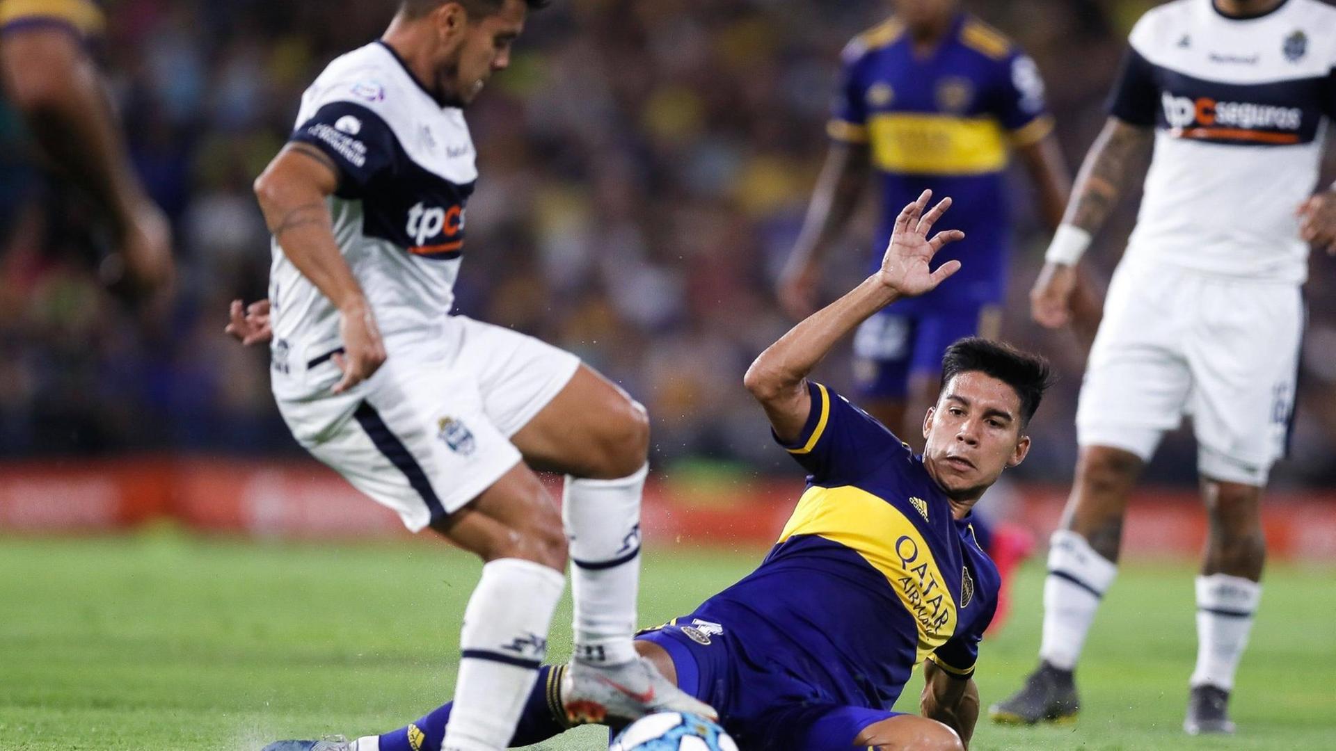 Gimnasia s Matias Perez L in action against Boca Junior s Guillermo Fernandez R during a game of the Argentine Superliga between Boca Juniors and Gimnasia y Esgrima, at La Bombonera Stadium of Buenos Aires, Argentina, 7 March 2020. Boca Juniors - Gimnasia y Esgrima ACHTUNG: NUR REDAKTIONELLE NUTZUNG PUBLICATIONxINxGERxSUIxAUTxONLY Copyright: xJuanxIgnacioxRoncoronix AME2366 20200308-637192314892922210 Gimnasia s Matias Perez L in action against Boca Junior s Guillermo Fernandez R during a game of the Argentine Superliga between Boca Juniors and Gimnasia y Esgrima, at La Bombonera Stadium of Buenos Aires, Argentina, 7 March 2020. Boca Juniors - Gimnasia y Esgrima ACHTUNG: NUR REDAKTIONELLE NUTZUNG PUBLICATIONxINxGERxSUIxAUTxONLY Copyright: xJuanxIgnacioxRoncoronix AME2366 20200308-637192314892922210
