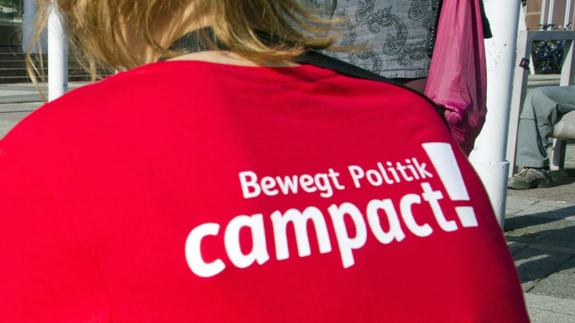 Das T-Shirt einer Campact-Aktivistin. Das T-Shirt einer Campact-Aktivistin.