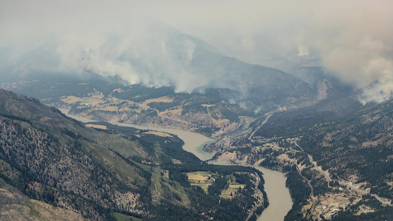 Waldbrände in den Bergen nördlich von Lytton in Kanada, aufgenommen am 1. Juli 2021 Waldbrände in den Bergen nördlich von Lytton in Kanada, aufgenommen am 1. Juli 2021