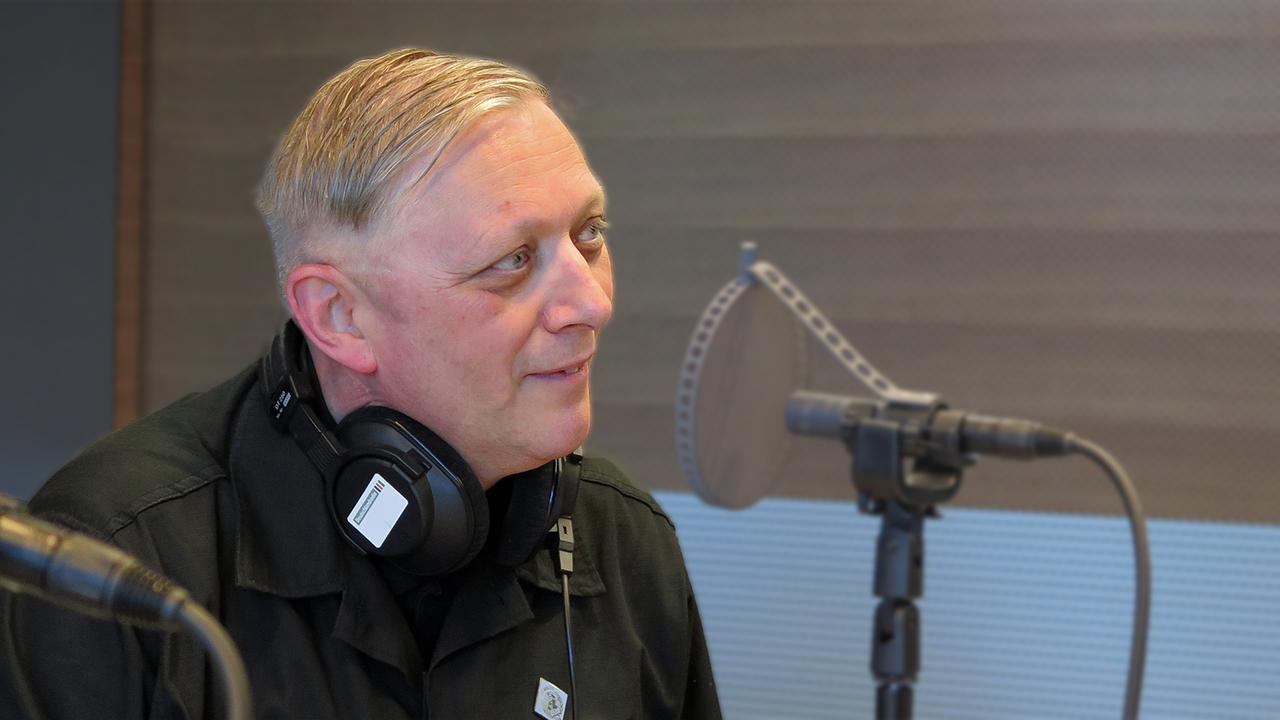 Mark Reeder, britischer Musiker, Produzent und Labelbetreiber, im Studio von Deutschlandradio Kultur. Mark Reeder, britischer Musiker, Produzent und Labelbetreiber, im Studio von Deutschlandradio Kultur.