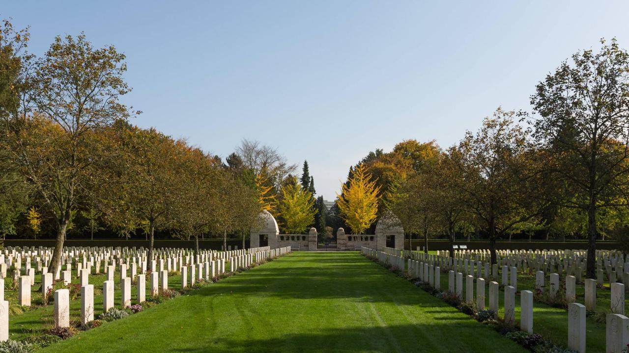 Gräber auf dem Britischen Ehrenfriedhof mit Gefallenen des 1. Weltkriegs, Südfriedhof Köln Gräber auf dem Britischen Ehrenfriedhof mit Gefallenen des 1. Weltkriegs, Südfriedhof Köln