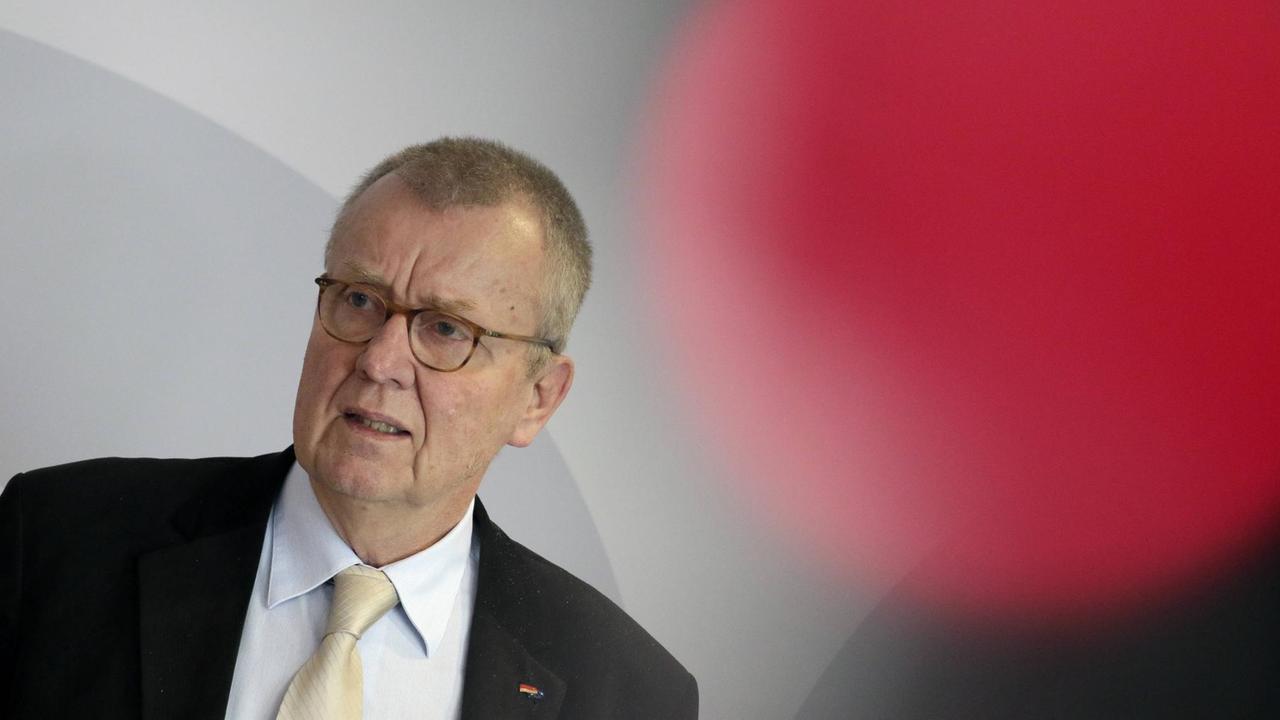 Ruprecht Polenz, der offizielle Vertreter der Bundesregierung im Dialog mit Namibia über den Völkermord an den Herero und Nama. Ruprecht Polenz, der offizielle Vertreter der Bundesregierung im Dialog mit Namibia über den Völkermord an den Herero und Nama.