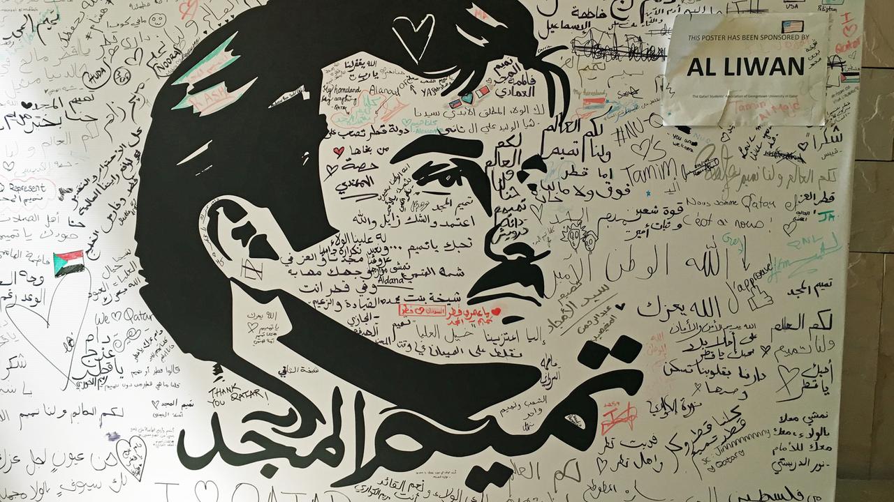 Der 37-jährige Emir von Katar als Scherenschnitt auf einer Wand in der Hauptstadt Doha: Von seinem Volk wird er mehr denn je verehrt.