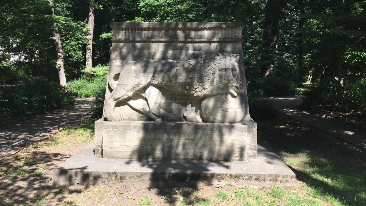 Das Braunschweiger Kolonialdenkmal ist ein steinerner Löwe. Das Braunschweiger Kolonialdenkmal ist ein steinerner Löwe.