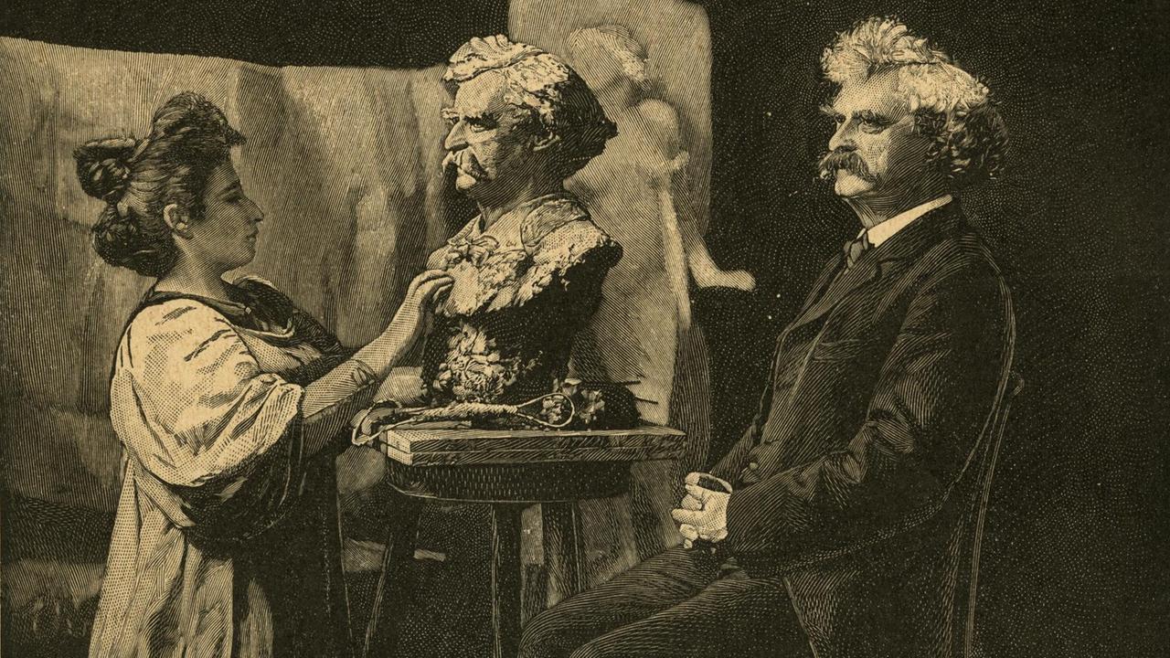 Teresa Feoderovna Ries steht vor einem Hocker auf der eine Büste von Mark Twain steht, der ihr gegenüber sitzt. Teresa Feoderovna Ries steht vor einem Hocker auf der eine Büste von Mark Twain steht, der ihr gegenüber sitzt.