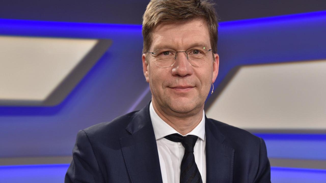 Der Journalist Christoph Schwennicke im Porträt Der Journalist Christoph Schwennicke im Porträt