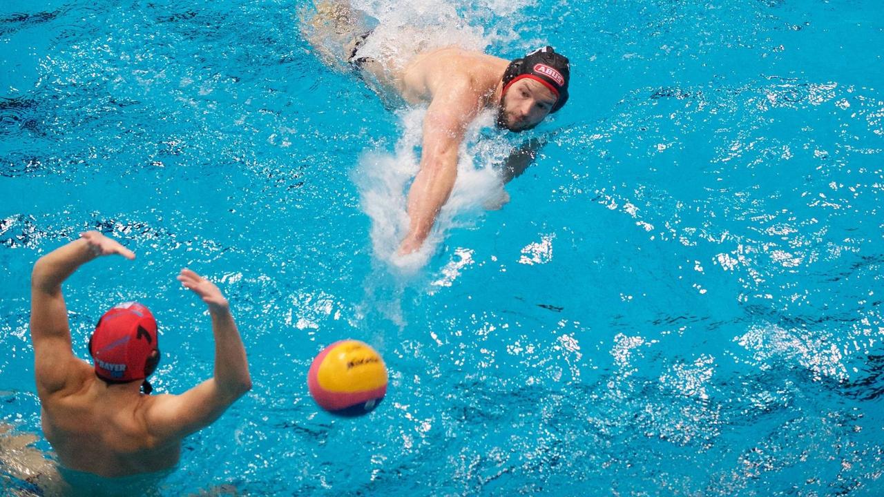 Wasserballer Tobias Preuß 2016 beim Supercup-Spiel Wasserfreunde Spandau 04 gegen SV Bayer Uerdingen Wasserballer Tobias Preuß 2016 beim Supercup-Spiel Wasserfreunde Spandau 04 gegen SV Bayer Uerdingen