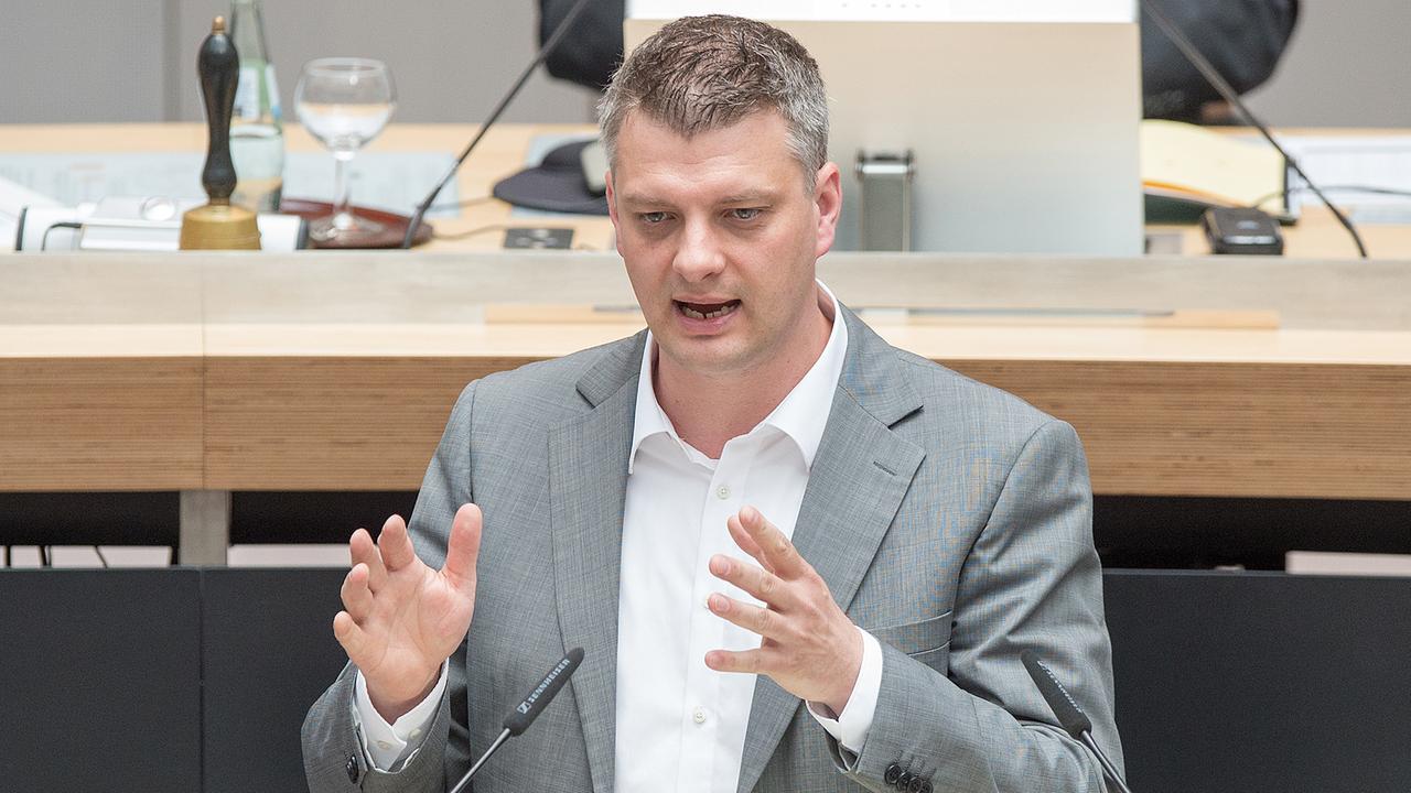 Ole Kreins (SPD) spricht auf einer Sitzung des Berliner Abgeordnetenhauses. Ole Kreins (SPD) spricht auf einer Sitzung des Berliner Abgeordnetenhauses.