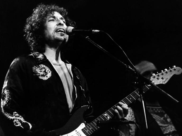 Der amerikanische Folk- und Rocksänger Bob Dylan beim Start seiner Deutschlandtournee 1981 in der ausverkauften Freilichtbühne von Bad Segeberg.