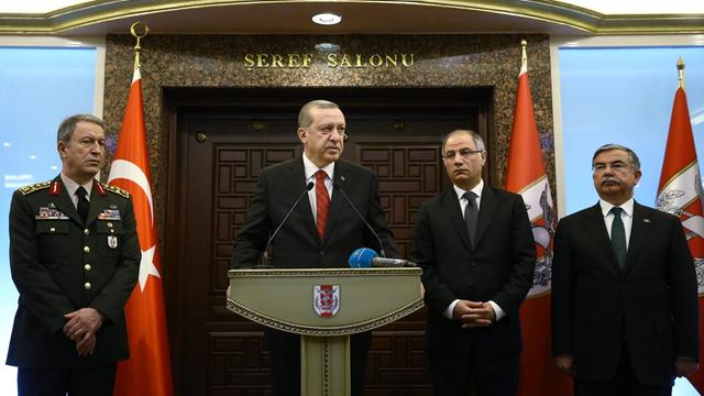 Erdogan nach einem Treffen mit dem Chef des Generalstabs der türkischen Armee nach dem Anschlag in Ankara.