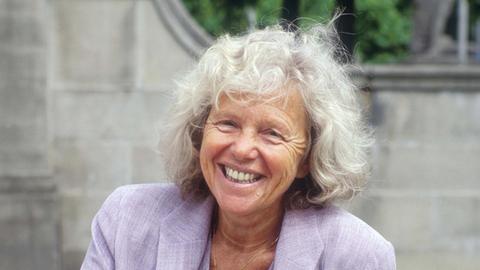 Portrait der Schweizer Psychotherapeutin, Autorin und Dozentin Verena Kast.