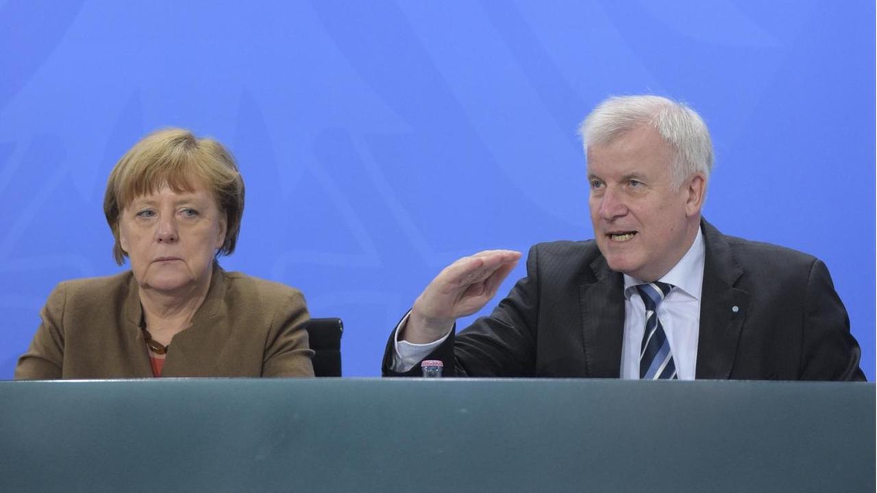 Bundeskanzlerin Angela Merkel (CDU) und der CSU-Vorsitzende Horst Seehofer (CSU)
