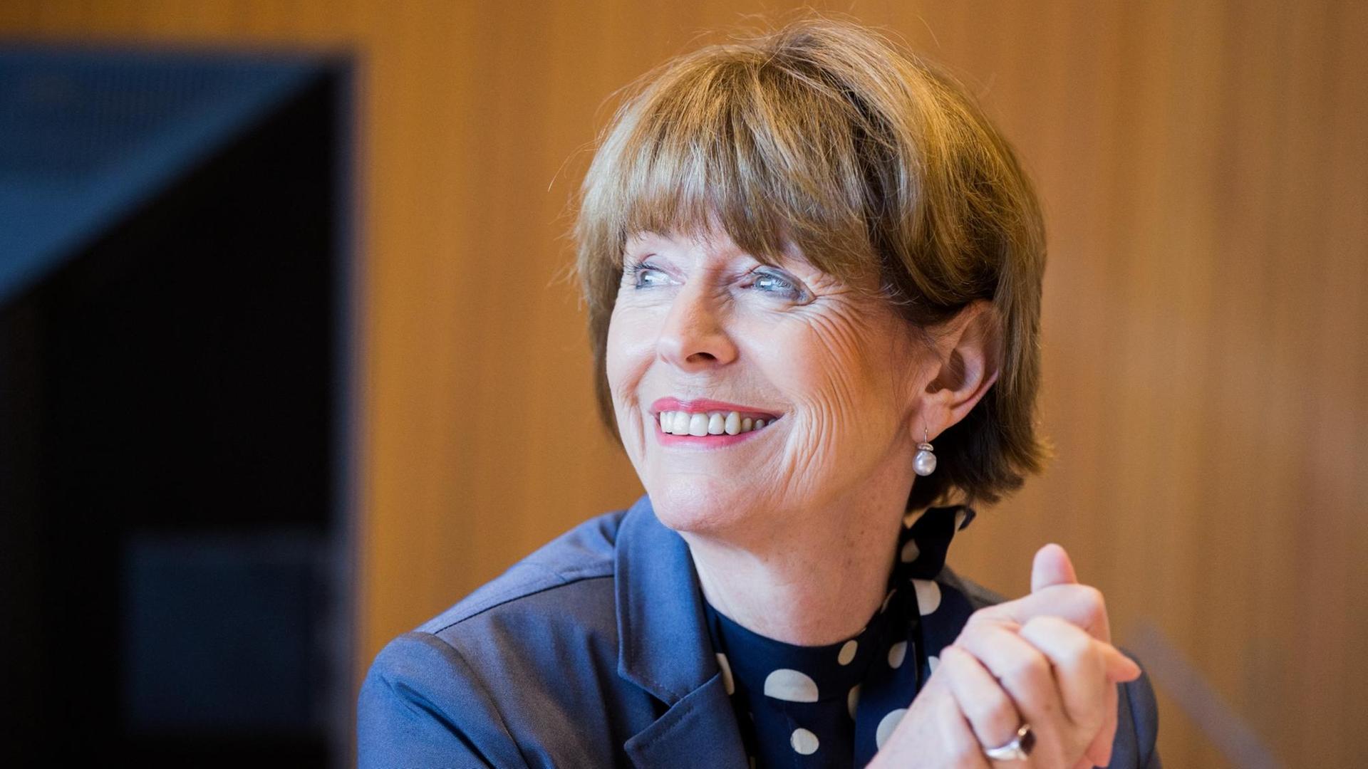 Die parteilose Kölner Oberbürgermeisterin Henriette Reker wird in Düsseldorf im Untersuchungsausschuss des NRW-Landtags zur Silvesternacht in Köln befragt. Die parteilose Kölner Oberbürgermeisterin Henriette Reker wird in Düsseldorf im Untersuchungsausschuss des NRW-Landtags zur Silvesternacht in Köln befragt.