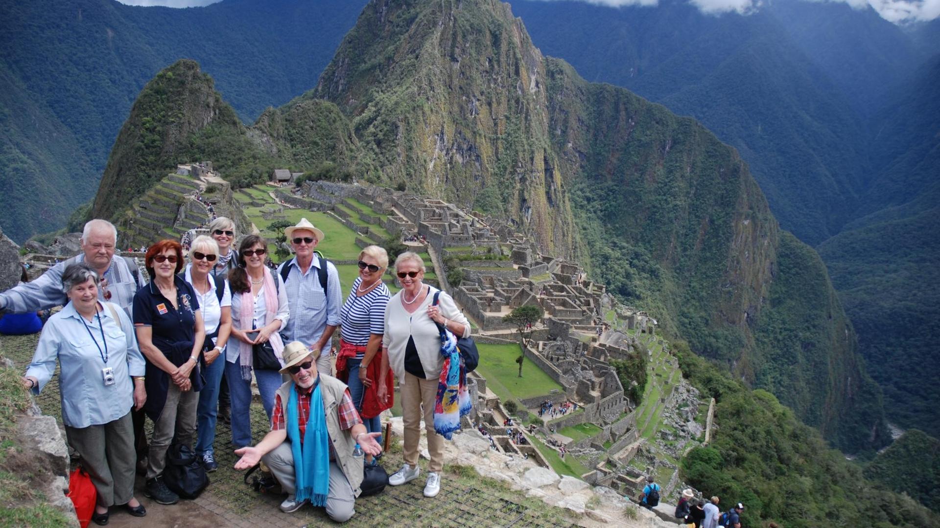Die Reisegruppe von Josef Lutz am Machu Picchu in Peru Die Reisegruppe von Josef Lutz am Machu Picchu in Peru