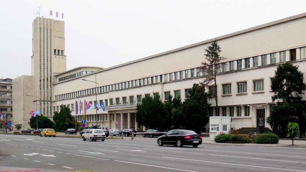Außenansicht des Parlaments in Novi Sad in der serbischen Provinz Vojvodina
