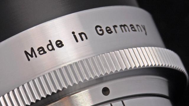 "Made in Germany" Schriftzug auf Objektiv.