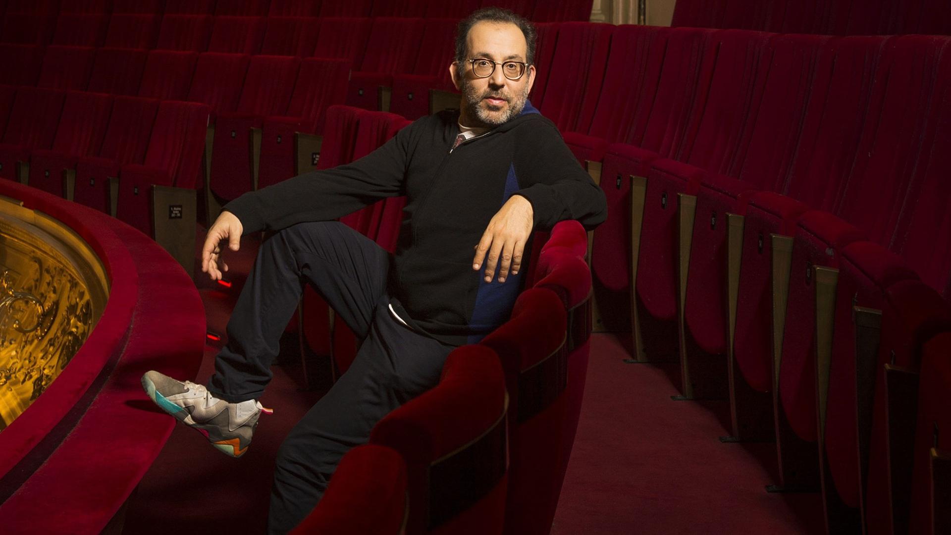 Barrie Kosky im Zuschauerraum der Komischen Oper Berlin Barrie Kosky im Zuschauerraum der Komischen Oper Berlin