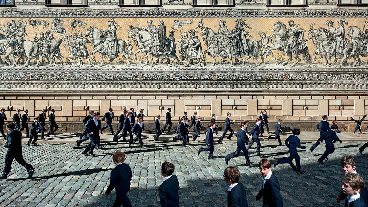 Der Dresdner Kreuzchor feiert dieses Jahr sein 800-jähriges Geburtstagsjubiläum. Der Dresdner Kreuzchor feiert dieses Jahr sein 800-jähriges Geburtstagsjubiläum.