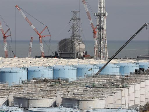 Wassertanks nahe dem havarierten Atommeiler Fukushima Daiichi