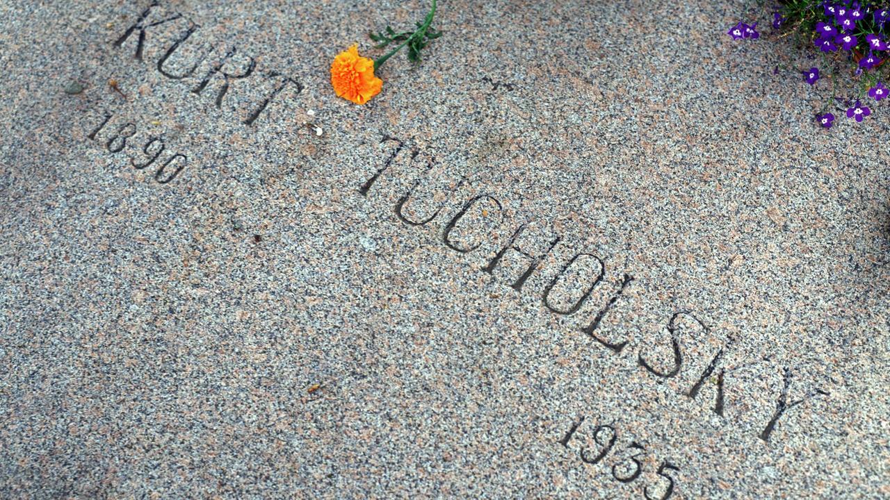 Die Grabstätte von Kurt Tucholsky in Schweden. Die Grabstätte von Kurt Tucholsky in Schweden.