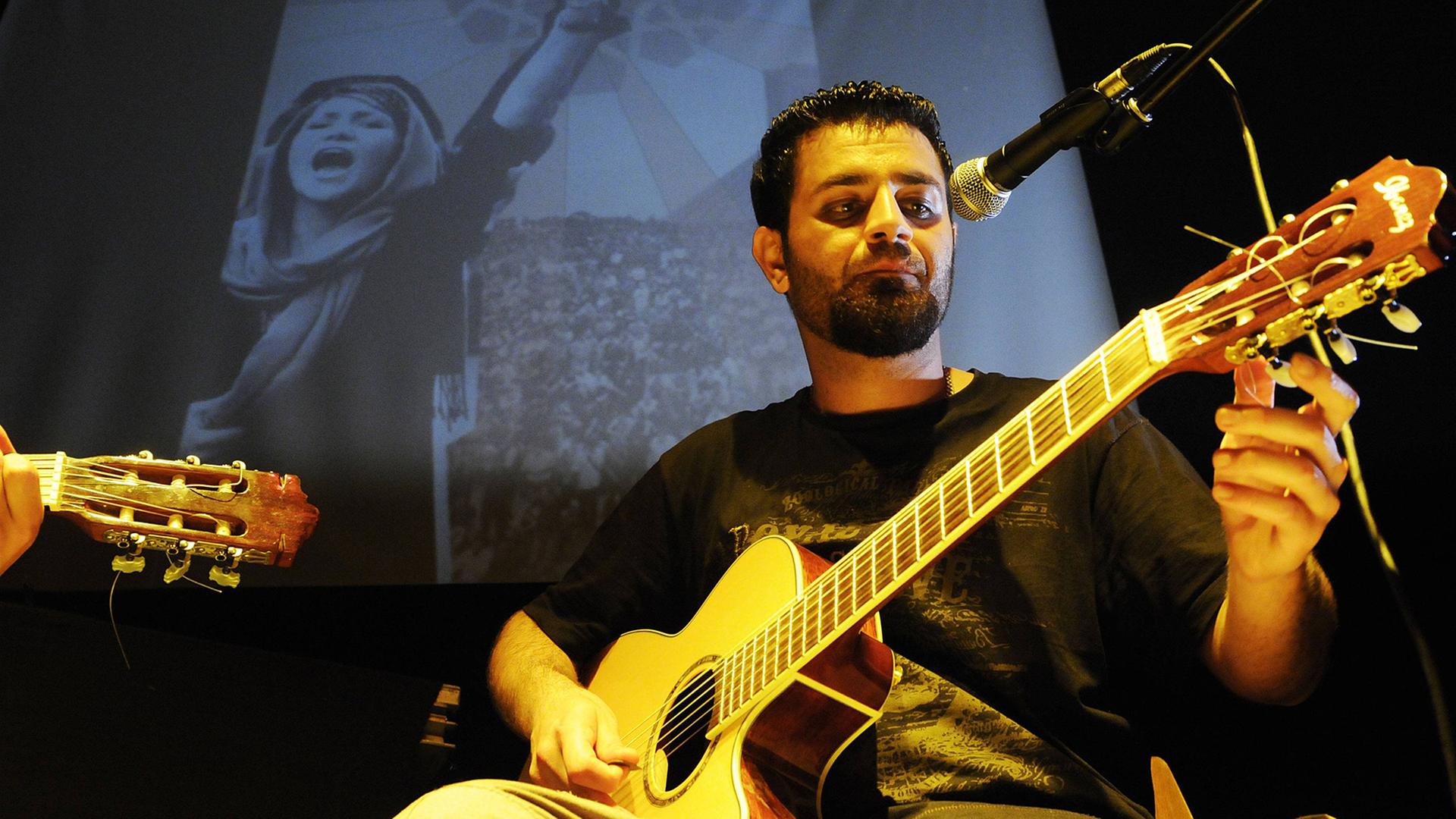 Der iranische Rapper Shahin Najafi auf einem Auftritt in Berlin. Der iranische Rapper Shahin Najafi auf einem Auftritt in Berlin.