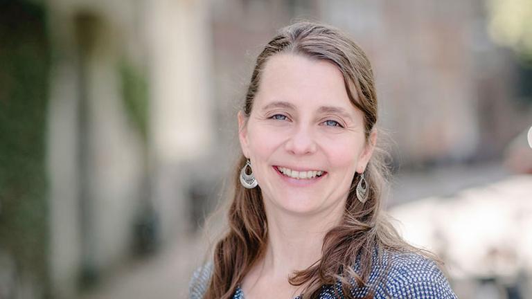 Porträtaufnahme von Johanna Fincke, Geschäftsführerin der Christlichen Initiative Romero Porträtaufnahme von Johanna Fincke, Geschäftsführerin der Christlichen Initiative Romero