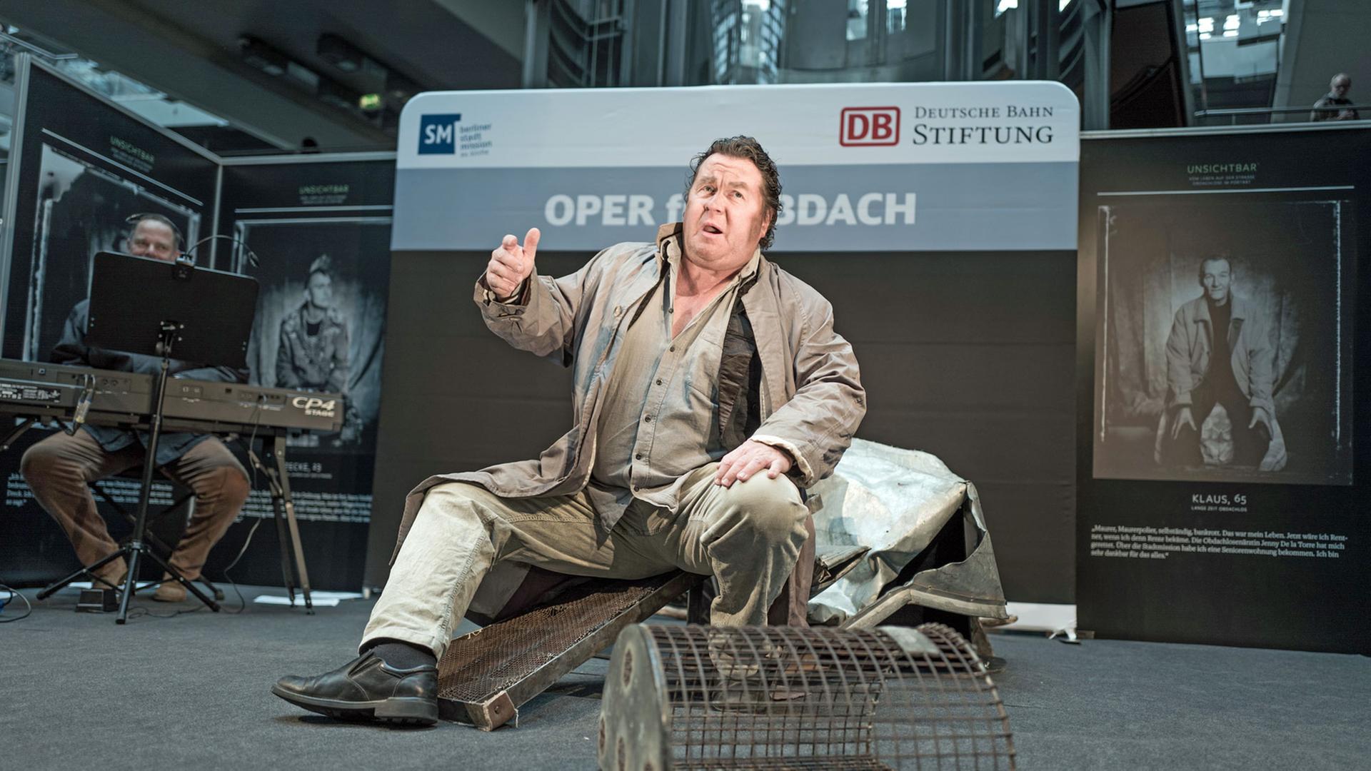 Bariton Christoph von Weitzel (M) und der Pianist Frank Wasser (l) bei der Generalprobe der "Oper für Obdach" am 09.03.2017 im Hauptbahnhof in Berlin. Mit der Oper, die am 10. März 2017 im Hauptbahnhof aufgeführt wird, soll auf das Schicksal obdachloser Menschen aufmerksam gemacht werden. Bariton Christoph von Weitzel (M) und der Pianist Frank Wasser (l) bei der Generalprobe der "Oper für Obdach" am 09.03.2017 im Hauptbahnhof in Berlin. Mit der Oper, die am 10. März 2017 im Hauptbahnhof aufgeführt wird, soll auf das Schicksal obdachloser Menschen aufmerksam gemacht werden.