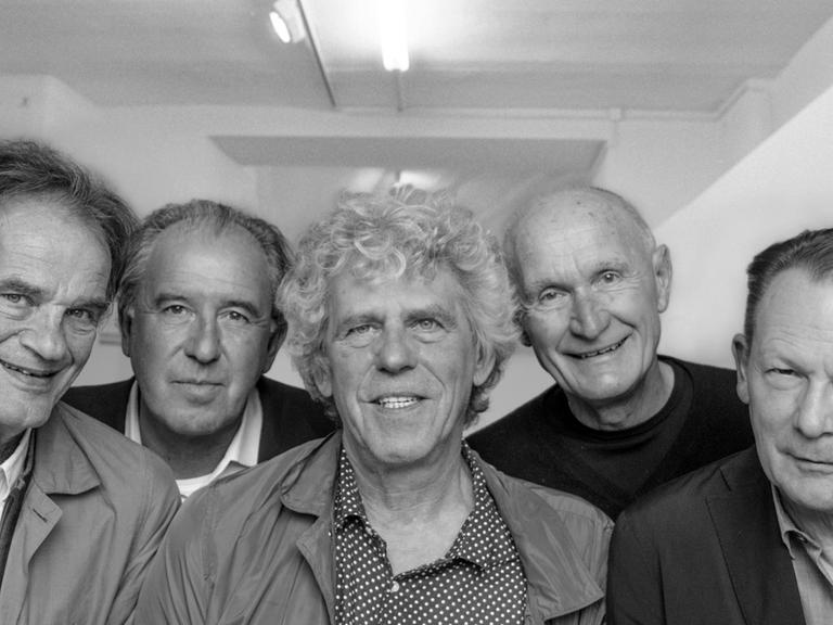Gruppenbild der Mitglieder der Gruppe Pentagon im Jahr 2019 - von links nach rechts sieht man nebeneinander stehend: Ralph Sommer, Wolfgang Laubersheimer, Reinhard Müller, Gerd Arens, Meyer Voggenreiter