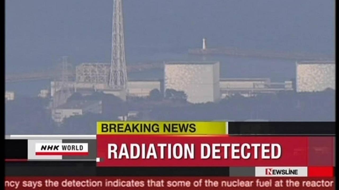 Screenshot vom Sender NHK am 12.3.2011 - die Unterzeile lautet: "Radioaktivität ist ausgetreten"