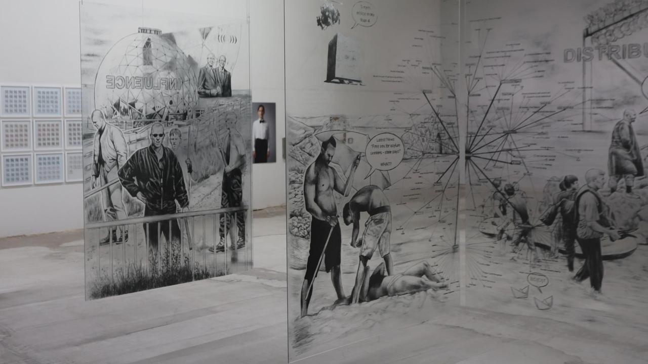 Die Installation "Autopropaganda - or Capital is a bad Mediator" des Grazer Künstlerduos studio ASYNCHROME bei der Ostrale 2021 in Dresden. Die Installation "Autopropaganda - or Capital is a bad Mediator" des Grazer Künstlerduos studio ASYNCHROME bei der Ostrale 2021 in Dresden.