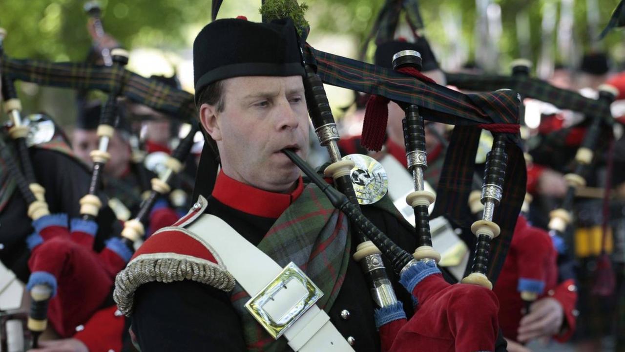 Die jährliche Parade zu Ehren der Atholl Highlander Privatarmee auf Blair Castle in Schottland Ende Mai. Die jährliche Parade zu Ehren der Atholl Highlander Privatarmee auf Blair Castle in Schottland Ende Mai.